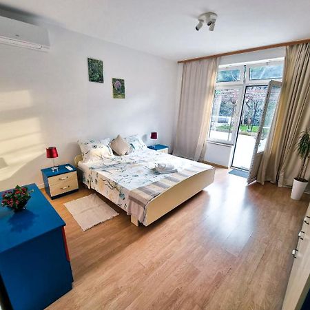 Retreat Apartments With Free Parking 普拉 外观 照片