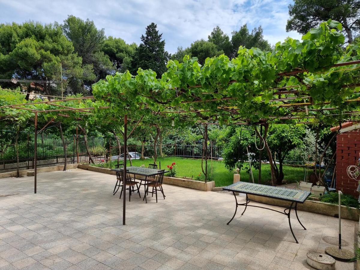 Retreat Apartments With Free Parking 普拉 外观 照片
