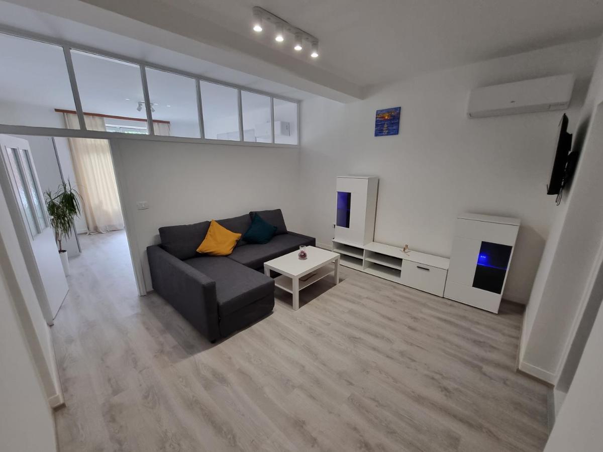 Retreat Apartments With Free Parking 普拉 外观 照片