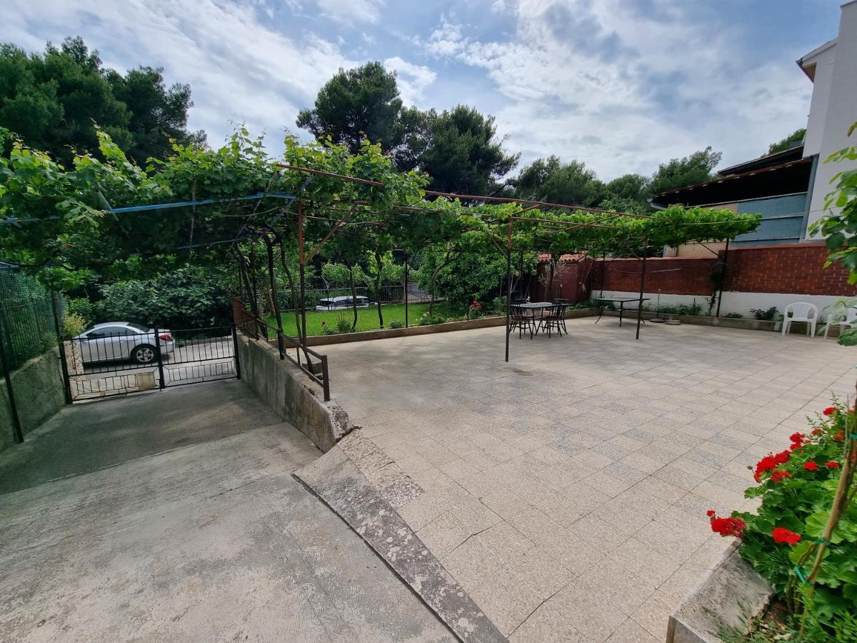 Retreat Apartments With Free Parking 普拉 外观 照片