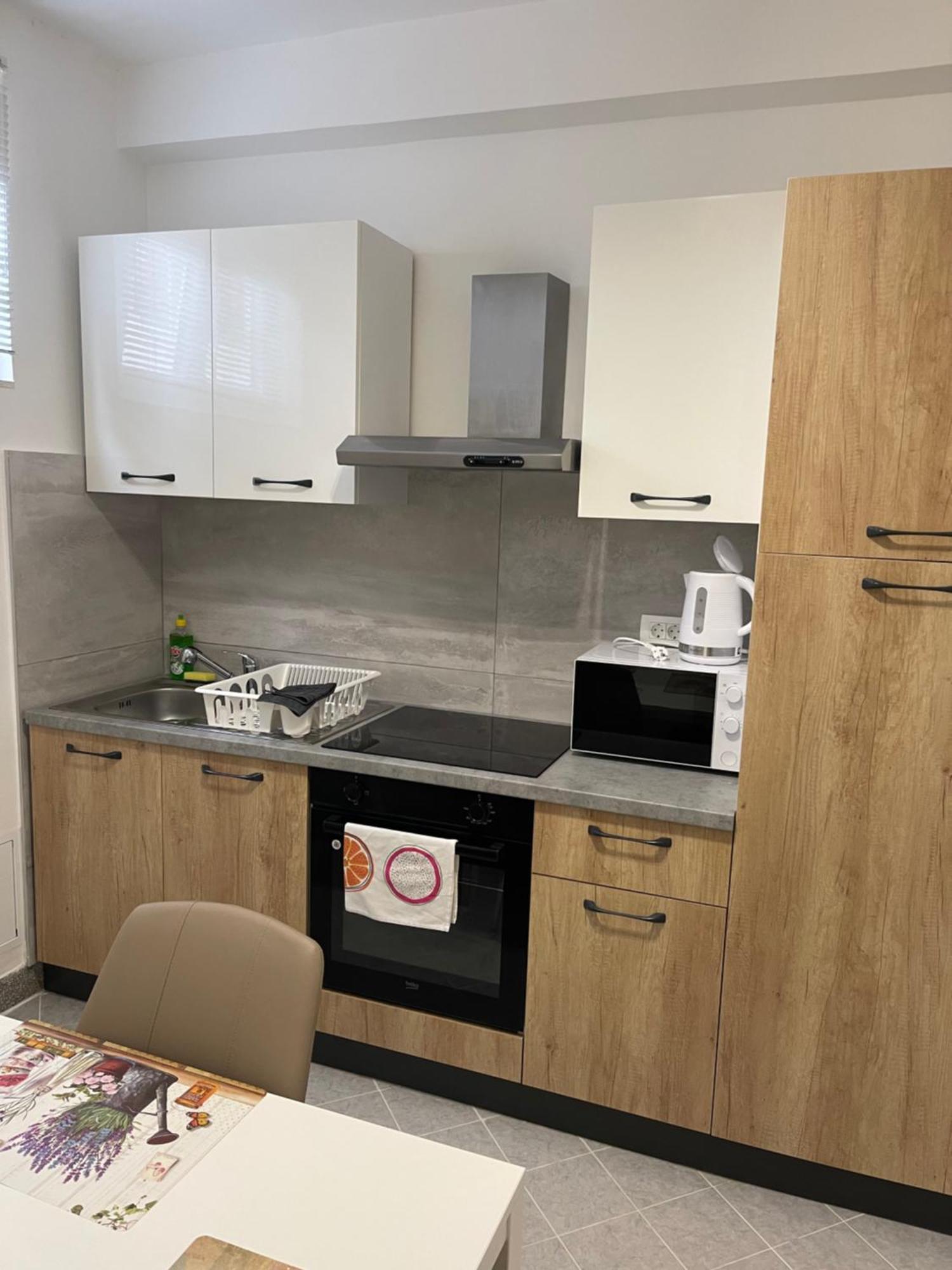 Retreat Apartments With Free Parking 普拉 外观 照片