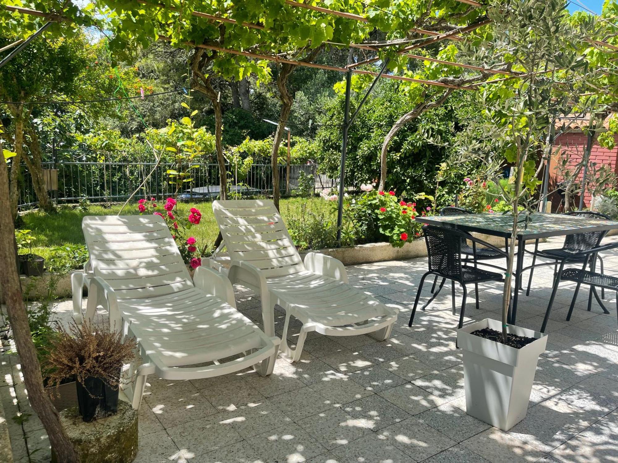 Retreat Apartments With Free Parking 普拉 外观 照片